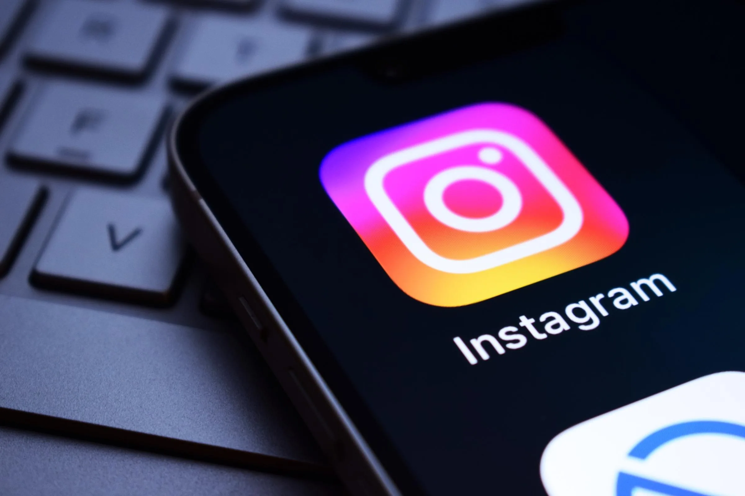 Instagram Carousel Reorder
